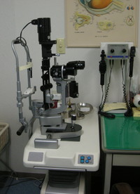 診察室（細隙燈顕微鏡）